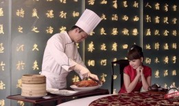 叔叔爆料洗发店视频播放,叔叔爆料视频曝光惊人内幕